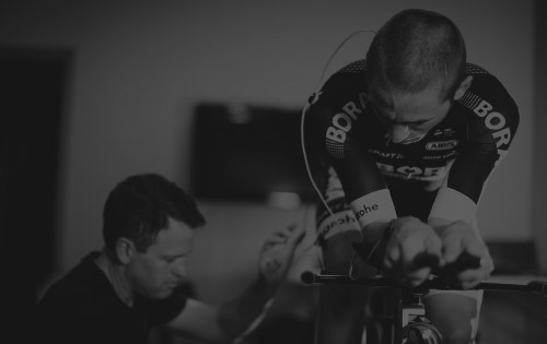 José Anderson Gonçalves realizando Bike Fit Retul